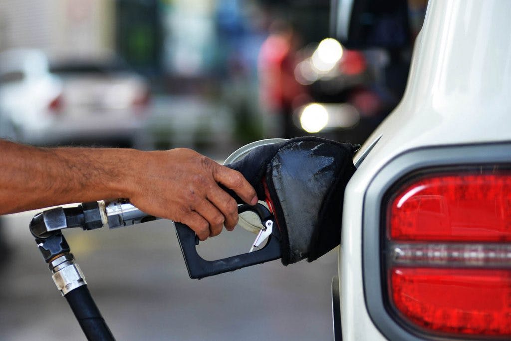 Petrobras volta a subir o preço da gasolina, e valor chega a novo recorde